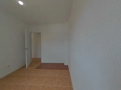 Flat in calle Besolla - Photo 8