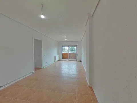 Flat in calle Besolla - Photo 9