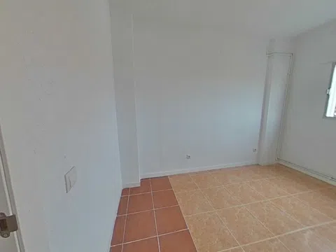 Flat in calle Besolla - Photo 10