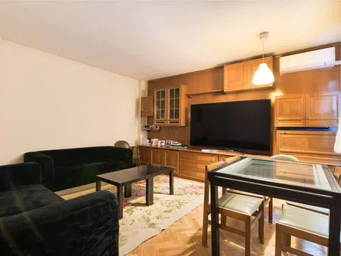 Flat in calle de Recaredo - Photo 2