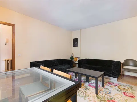 Flat in calle de Recaredo - Photo 3