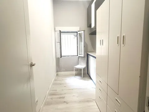 Flat in calle de Gumersindo Azcárate - Photo 10