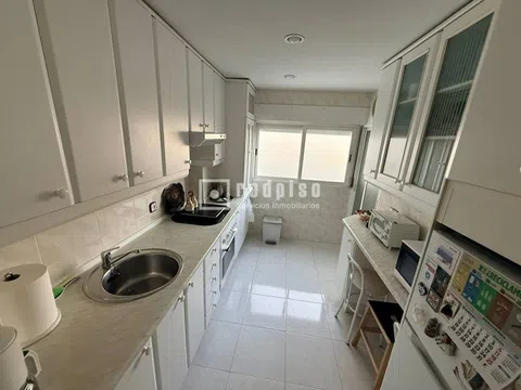 Flat in calle Sopetrán - Photo 15