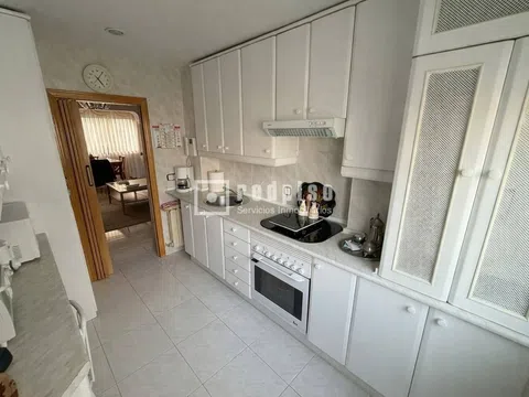 Flat in calle Sopetrán - Photo 4