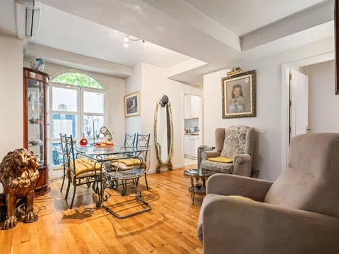 Flat in calle de Augusto Figueroa - Photo 1