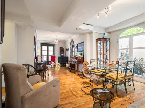 Flat in calle de Augusto Figueroa - Photo 2