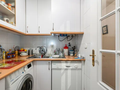 Flat in calle de Augusto Figueroa - Photo 11