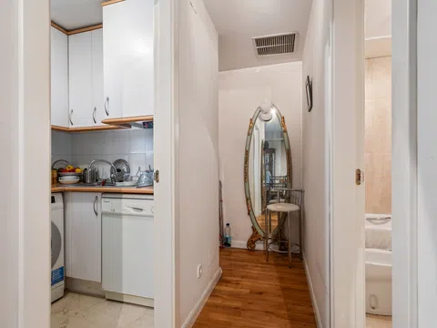 Flat in calle de Augusto Figueroa - Photo 15