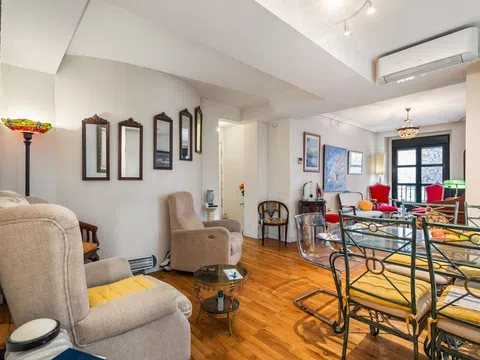 Flat in calle de Augusto Figueroa - Photo 3