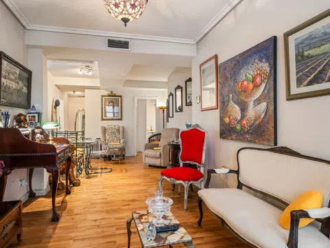 Flat in calle de Augusto Figueroa - Photo 9