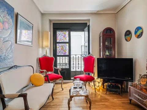 Flat in calle de Augusto Figueroa - Photo 10