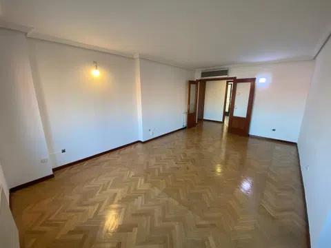 Flat in calle de San Marino - Photo 4