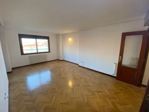 Flat in calle de San Marino - Photo 5