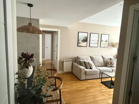 Flat in calle del Monasterio de Montesclaros - Photo 2