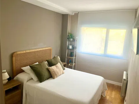 Flat in calle del Monasterio de Montesclaros - Photo 19