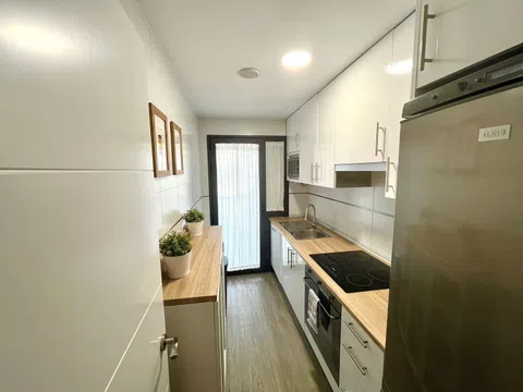 Flat in calle del Monasterio de Montesclaros - Photo 10