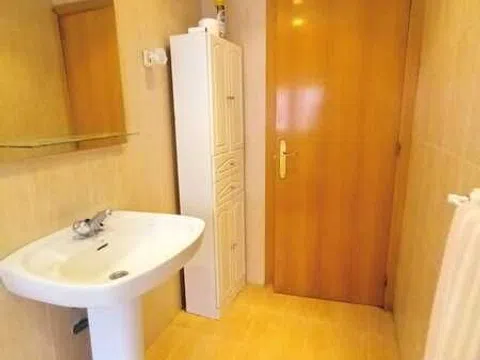 Flat in calle Martell - Photo 10