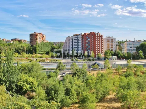 Flat in calle de las Islas Aleutianas - Photo 1