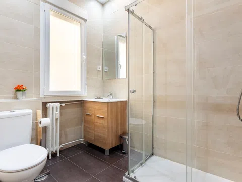 Flat in calle de Rodrigo de Guevara - Photo 10