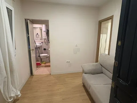 Flat in calle de Eloy Gonzalo - Photo 4