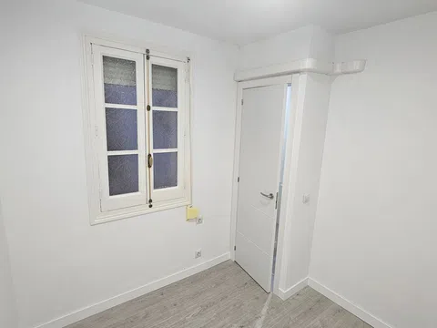 Flat in calle de Cristóbal Bordiú - Photo 3