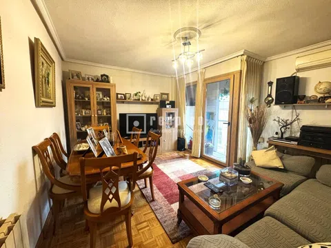 Flat in calle de Arciniega - Photo 2