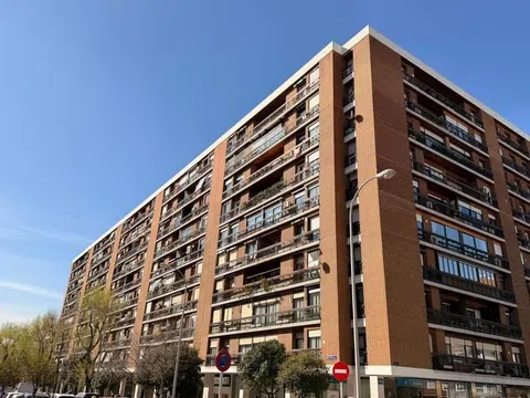 Flat in plaza del Conde del Valle de Súchil - Photo 1