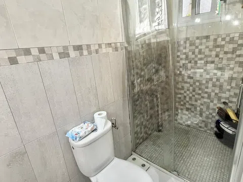 Detached house in calle de la Isla de Nelson - Photo 14