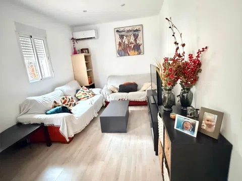 Detached house in calle de la Isla de Nelson - Photo 3