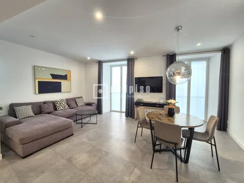 Flat - Photo 1