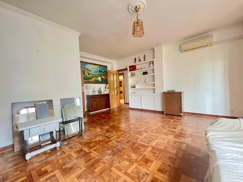 Flat in calle de Vélez Rubio - Photo 2