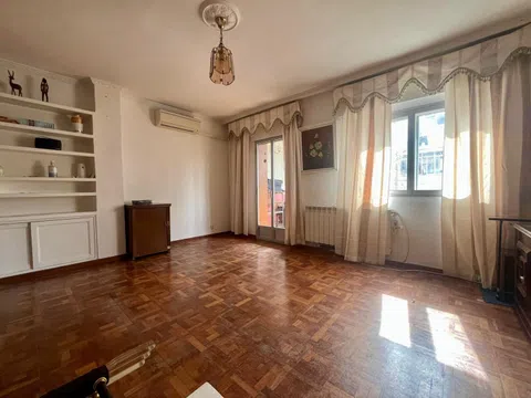 Flat in calle de Vélez Rubio - Photo 3