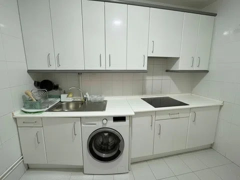 Flat in avenida de la Reina Victoria - Photo 3