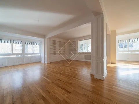 Flat - Photo 1