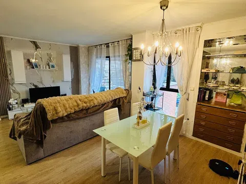 Flat in calle de Melchor Fernández Almagro, 21 - Photo 1