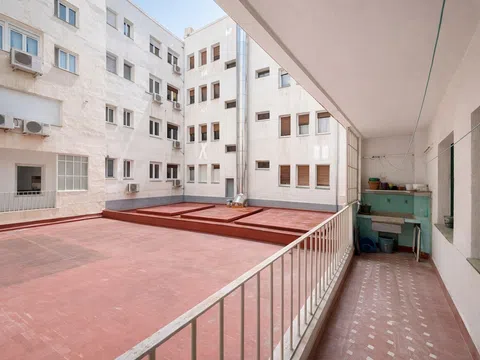 Flat in calle de Orense - Photo 10