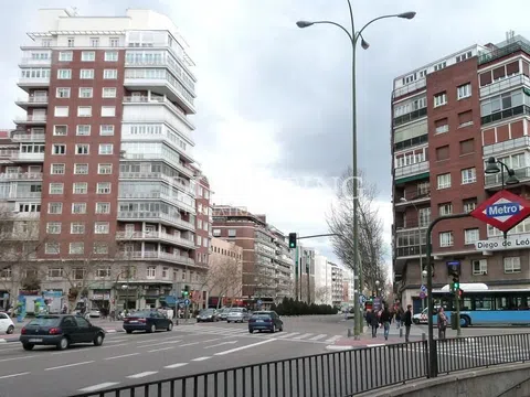 Flat in calle de Francisco Silvela - Photo 4