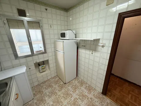 Flat in calle de Sarria - Photo 2
