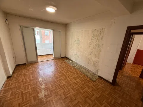 Flat in calle de Sarria - Photo 4