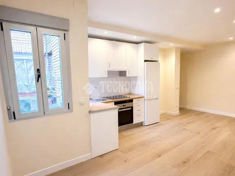 Flat in calle de Santa María - Photo 2