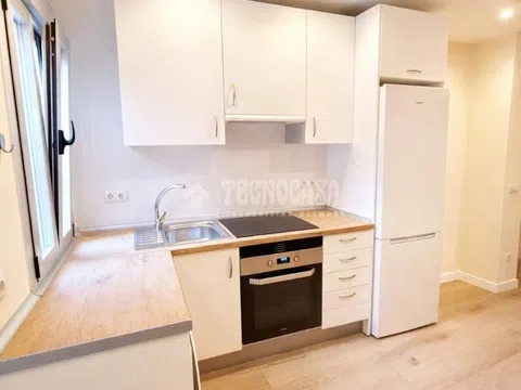 Flat in calle de Santa María - Photo 3