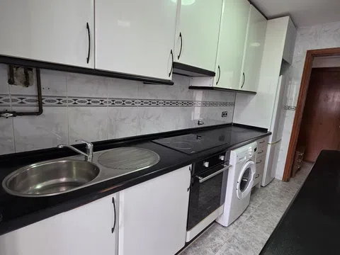 Flat in calle Nuno Gómez - Photo 3