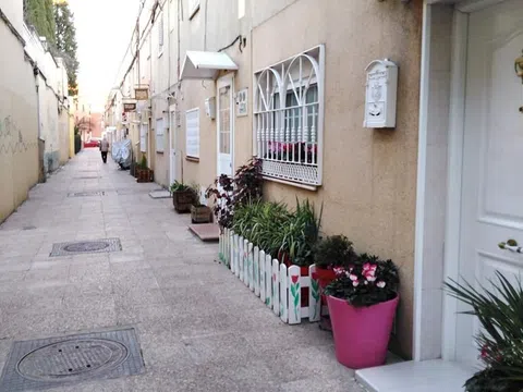 Detached house in calle de Ariza - Photo 1