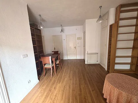 Flat in calle de Eugenio Sellés - Photo 2