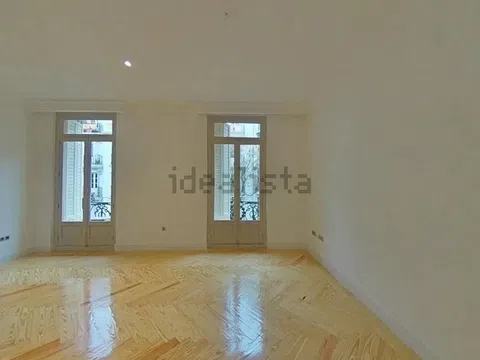 Flat in calle de Castelló, 34 - Photo 2