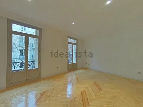 Flat in calle de Castelló, 34 - Photo 4