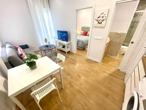 Flat in calle de Servando Batanero - Photo 2