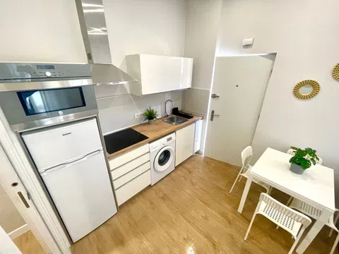 Flat in calle de Servando Batanero - Photo 7