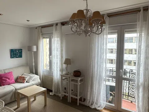 Flat in calle de Juan Bravo - Photo 2