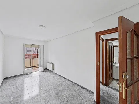 Flat - Photo 1
